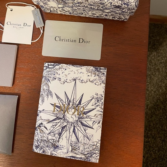 CHRISTIAN DIOR BURGUNDY WINE PATENT CANNAGE WALLET WITH REMOVABLE CHARM - Picture 11 of 16